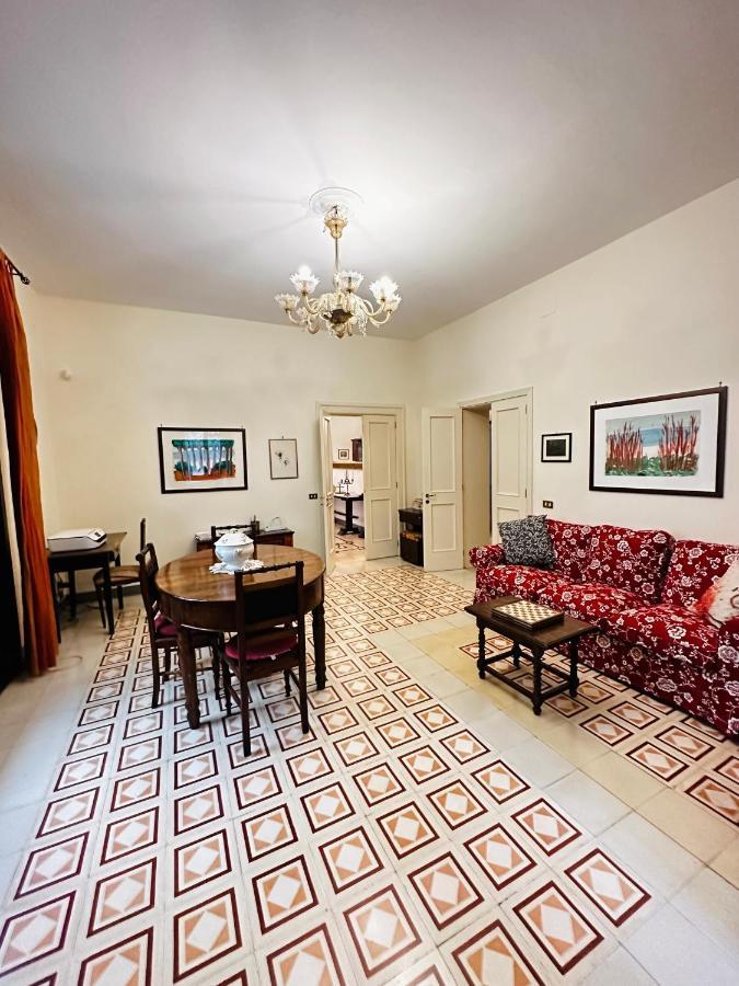 Elegante Appartamento Nel Cuore Del Barocco เลชเช ภายนอก รูปภาพ