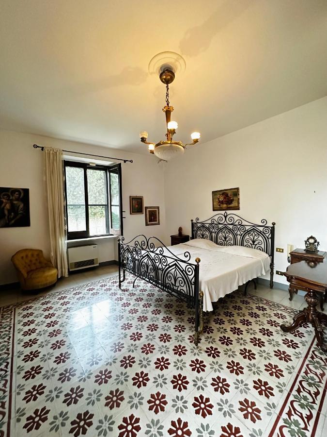 Elegante Appartamento Nel Cuore Del Barocco เลชเช ภายนอก รูปภาพ