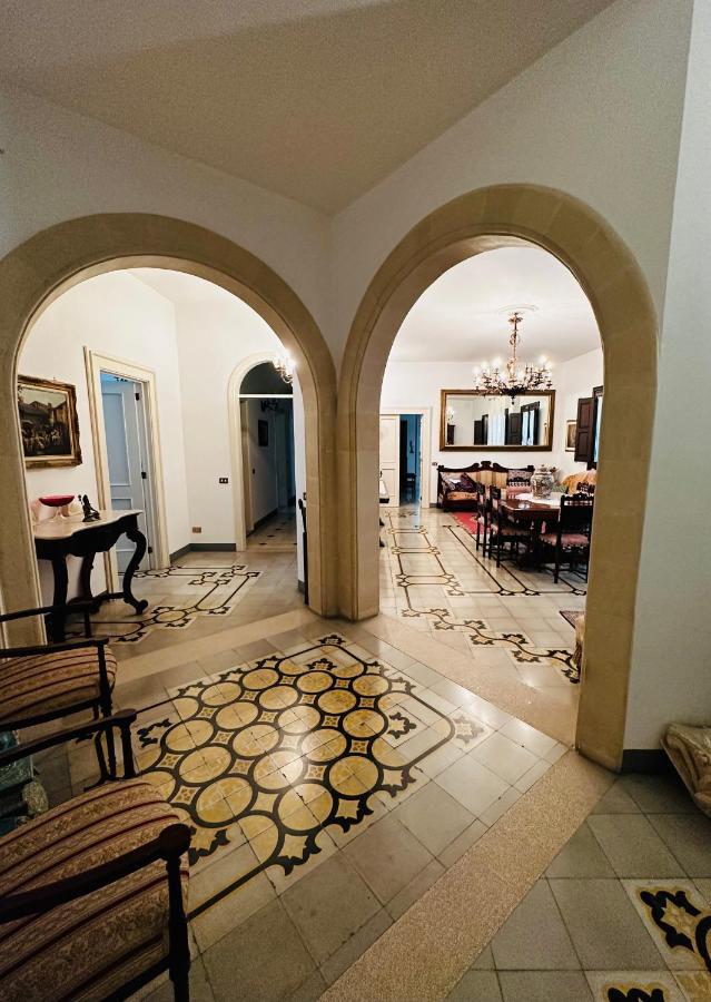Elegante Appartamento Nel Cuore Del Barocco เลชเช ภายนอก รูปภาพ