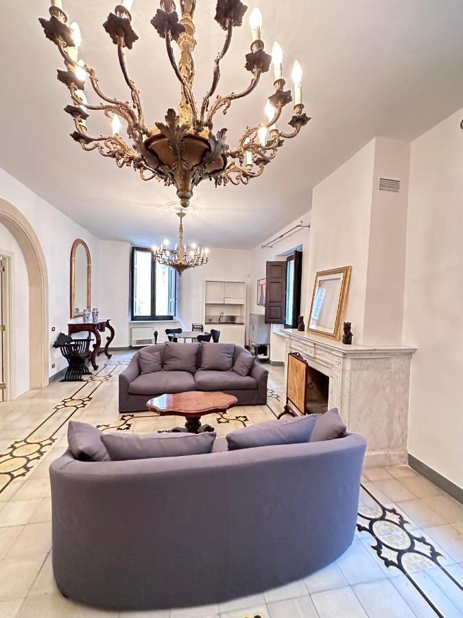 Elegante Appartamento Nel Cuore Del Barocco เลชเช ภายนอก รูปภาพ