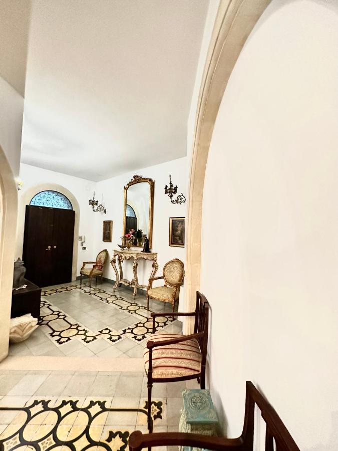 Elegante Appartamento Nel Cuore Del Barocco เลชเช ภายนอก รูปภาพ