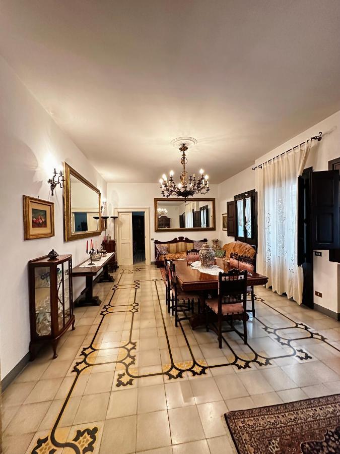 Elegante Appartamento Nel Cuore Del Barocco เลชเช ภายนอก รูปภาพ