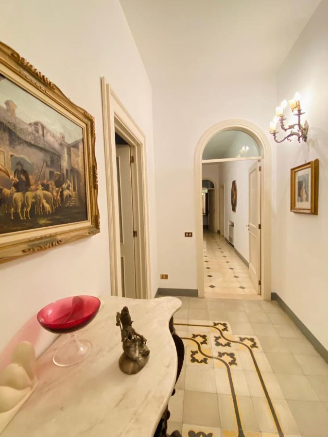 Elegante Appartamento Nel Cuore Del Barocco เลชเช ภายนอก รูปภาพ