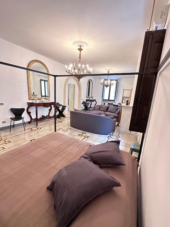 Elegante Appartamento Nel Cuore Del Barocco เลชเช ภายนอก รูปภาพ
