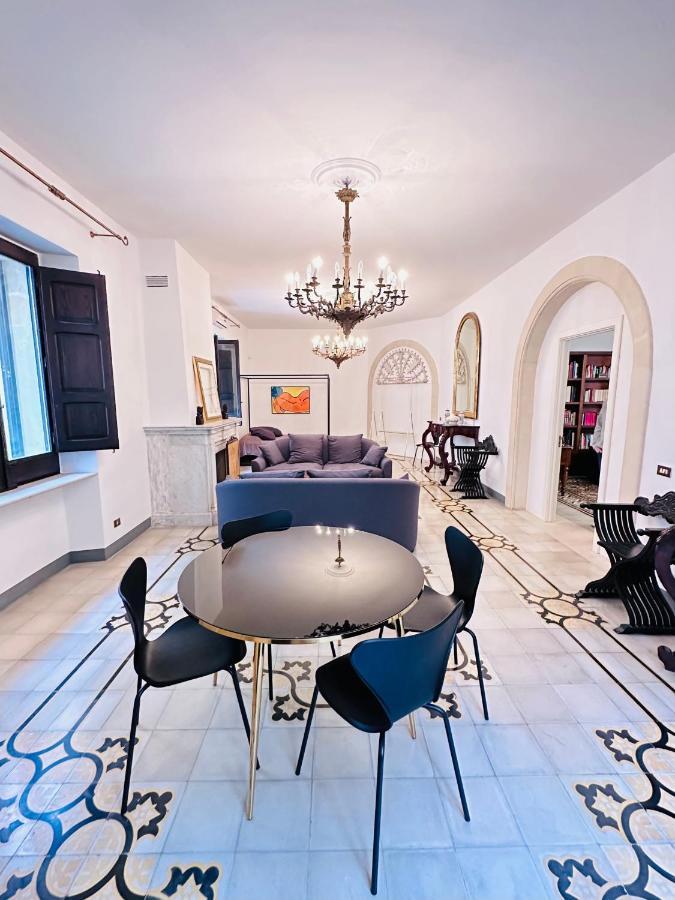 Elegante Appartamento Nel Cuore Del Barocco เลชเช ภายนอก รูปภาพ