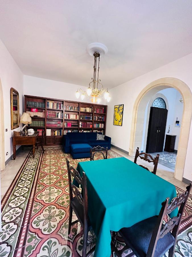 Elegante Appartamento Nel Cuore Del Barocco เลชเช ภายนอก รูปภาพ